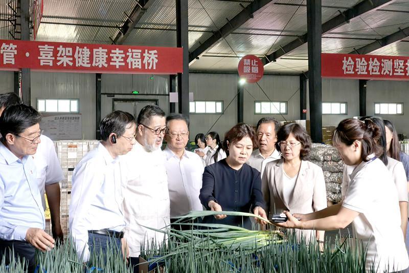 全國人大常委會(huì)食品安全法執(zhí)法檢查組在黑檢查側(cè)記